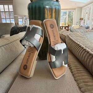 Soruka Sandals